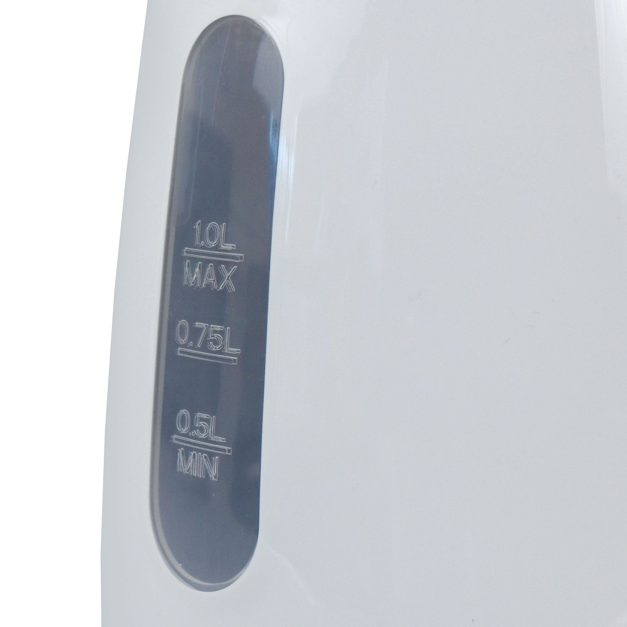 Close-up of the Igenix 1 Litre Cordless Jug Kettle’s water level indicator, displaying clear markings for 1.0L max, 0.75L, and 0.5L min—ideal for quick boiling and energy-efficient performance with its powerful 2200W design.